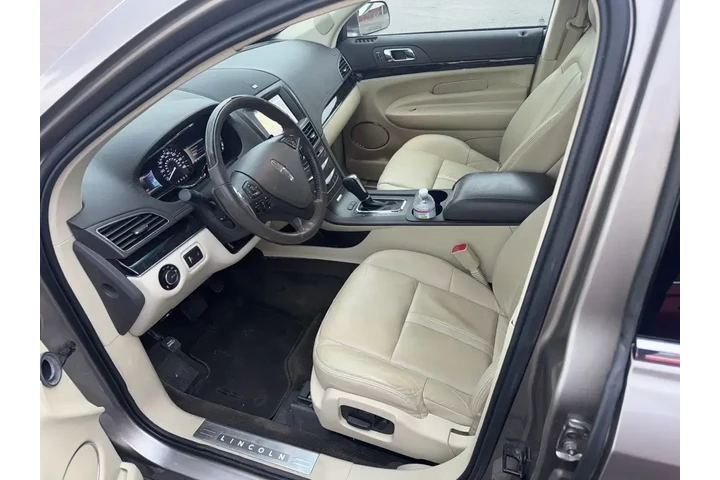 $18998 : Lincoln MKT 2018 AWD Reserve image 2