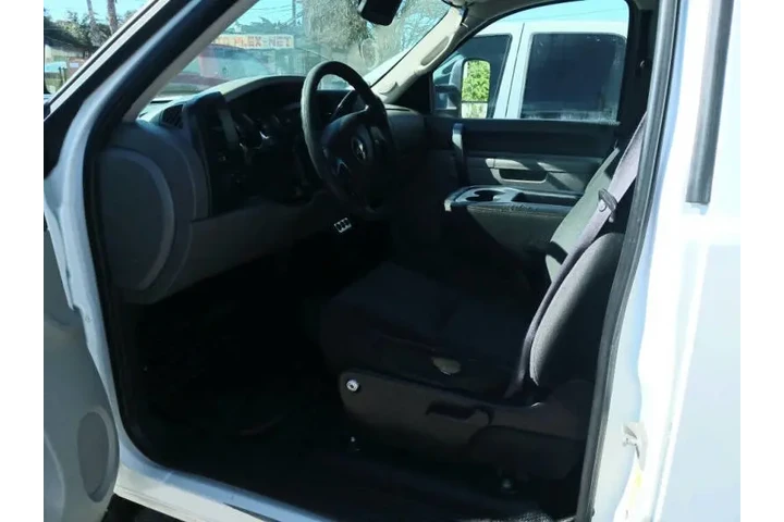 $20500 : 2019 Tahoe LT image 5