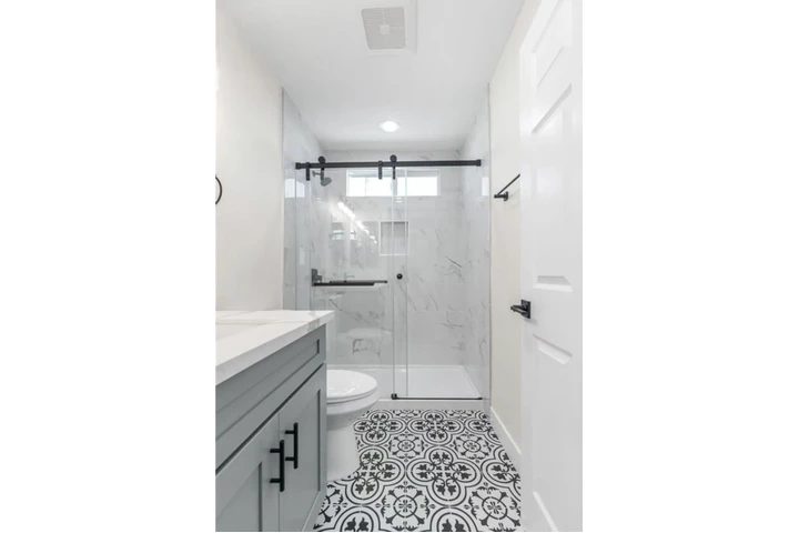 $1950 : 2 Bedroom Apt in Los Angeles image 9