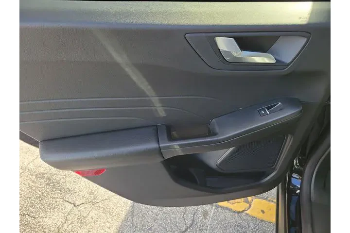 $24590 : Ford Escape Plug-In Hybrid 2 image 9