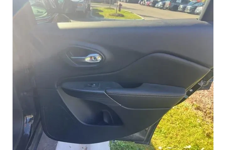 $11825 : Jeep Cherokee 2017 4x4 Limit image 9