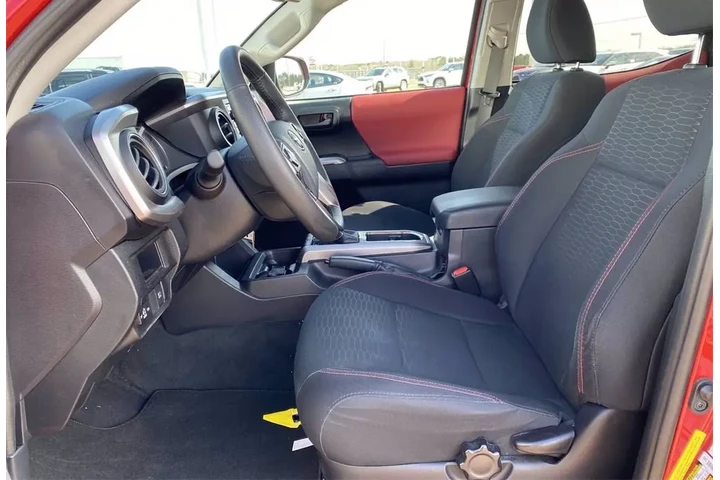 $18000 : 2018 Toyota Tacoma SR5 image 6