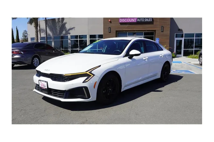 $25384 : 2025 K5 LXS image 2