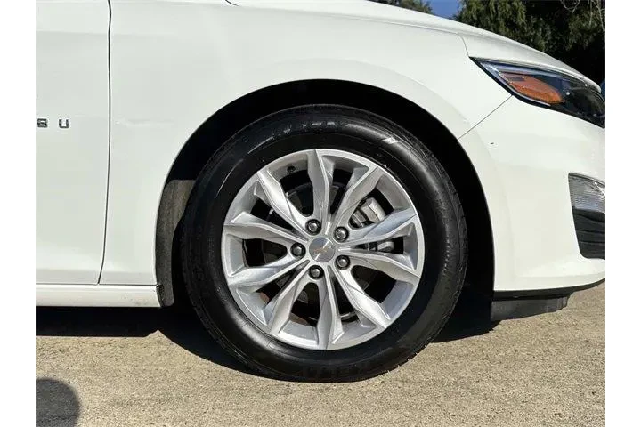 $19570 : Chevrolet Malibu 2024 LT 4dr image 3