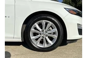 $19570 : Chevrolet Malibu 2024 LT 4dr thumbnail