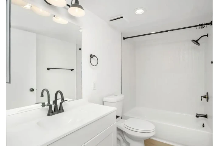 $1550 : 1Bed 1 Bath Apt in South Gate image 6