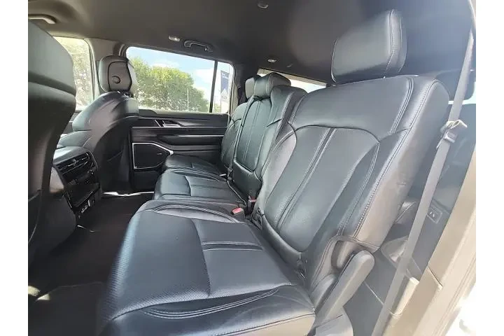 $33997 : Jeep Wagoneer L 2023 4x4 Car image 8