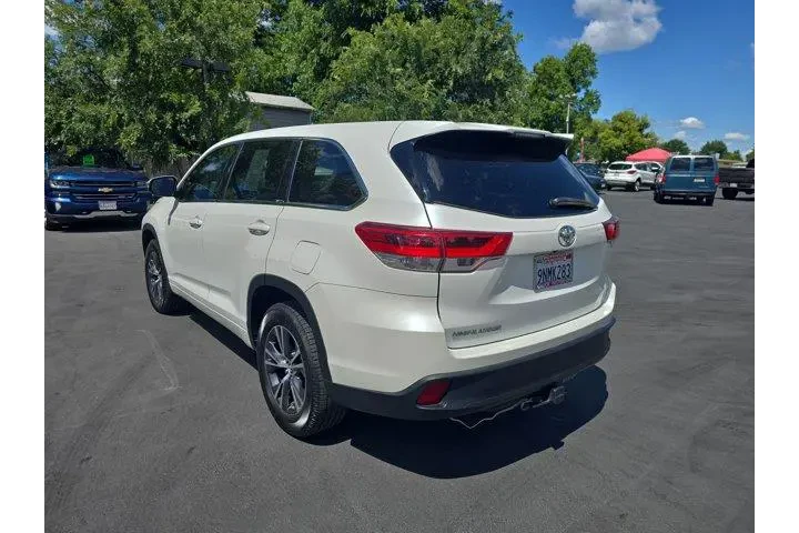$14995 : Toyota Highlander 2017 LE 4d image 5