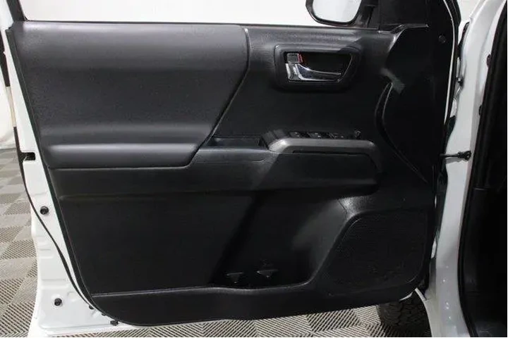 $36983 : Toyota Tacoma 2021 4x4 TRD O image 6