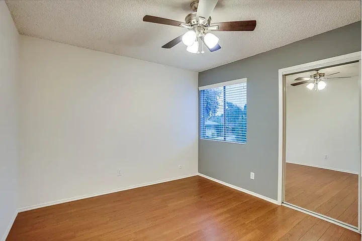 $1800 : Apartment Building image 9