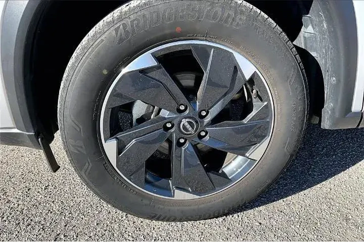 $23613 : Nissan Rogue 2024 SV 4dr Cro image 9