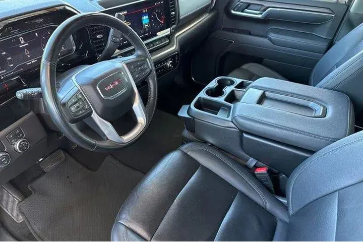 $37184 : GMC Sierra 1500 2025 4x2 SLT image 5