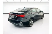 $13500 : Kia Forte 2022 LXS 4dr Sedan thumbnail