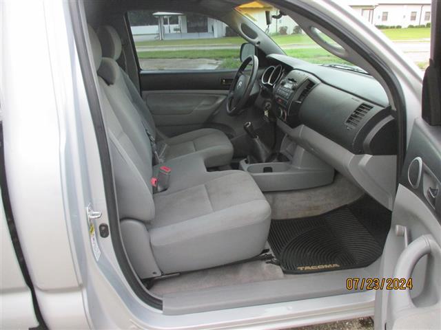 $13995 : 2009 Tacoma image 10