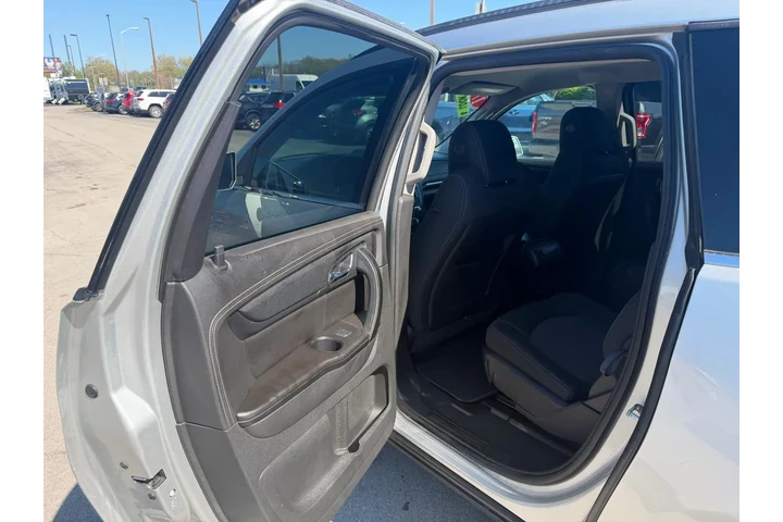 2017 Traverse AWD 4dr LT w/2LT image 6