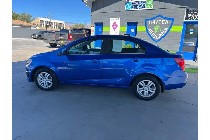 2016 Sonic LT Auto Sedan image 8