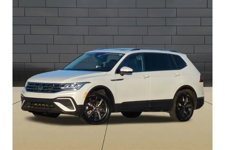 $19988 : Volkswagen Tiguan 2023 SE 4d image 1