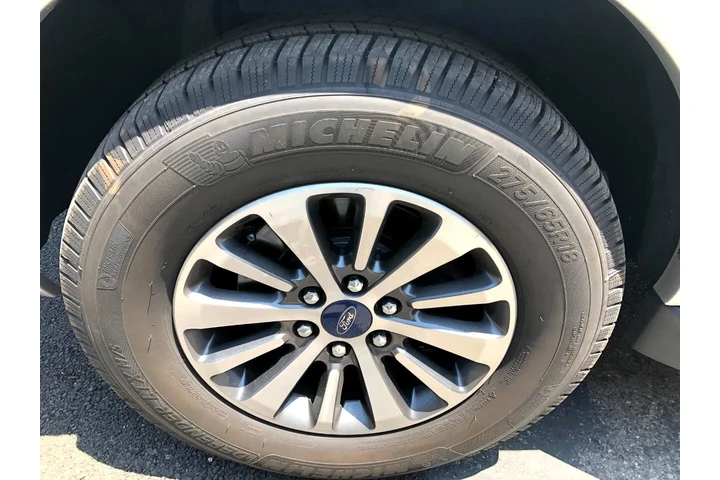 $15055 : 2017 Expedition XLT 4WD image 8