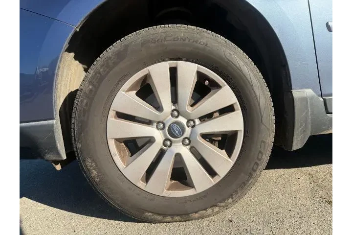 $12000 : Subaru Outback 2016 AWD 2.5i image 9