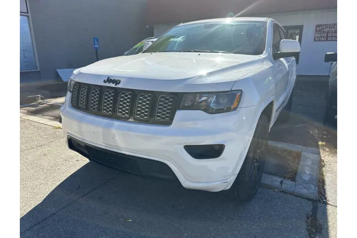 $16995 : 2019 Grand Cherokee Altitude image 2