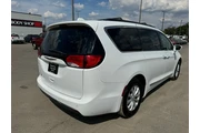 $8980 : 2017 Pacifica Touring-L FWD thumbnail