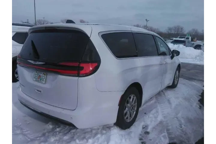 $25990 : Chrysler Pacifica 2023 Touri image 2