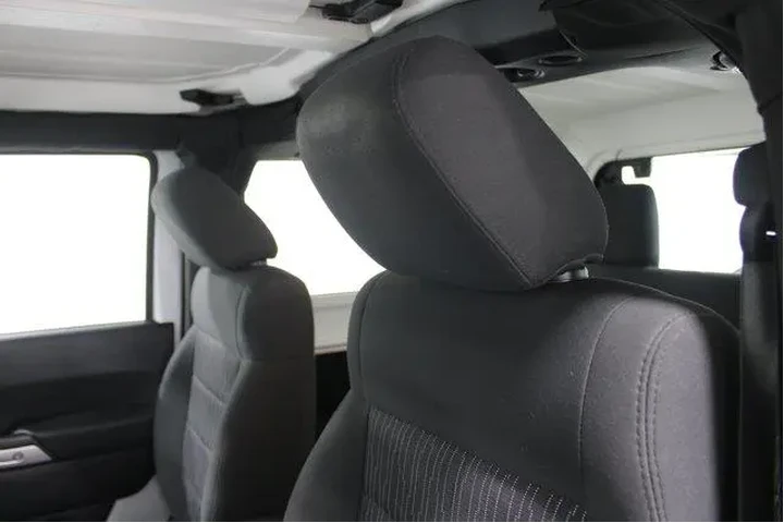 $16985 : Jeep Wrangler 2012 4x4 Rubic image 5