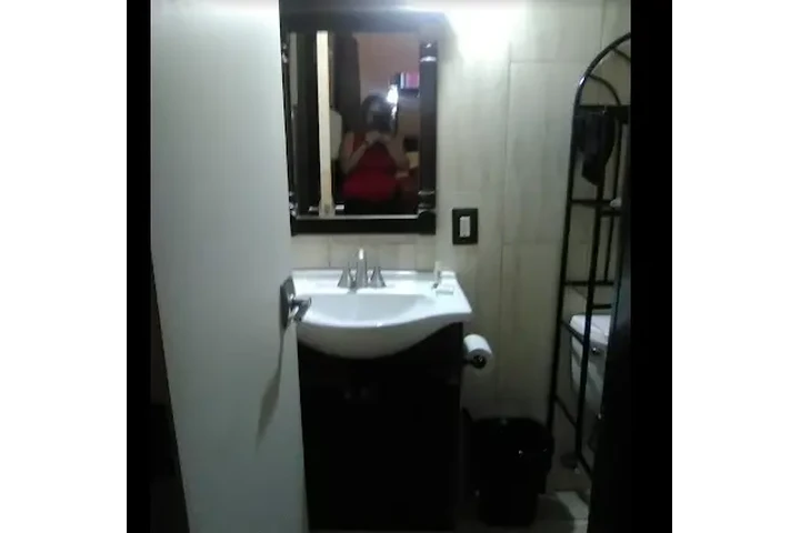 CUARTO DE RENTA EAST LA image 4