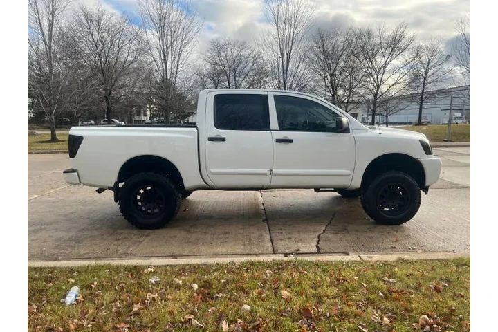 $12997 : 2014 Titan SV image 9