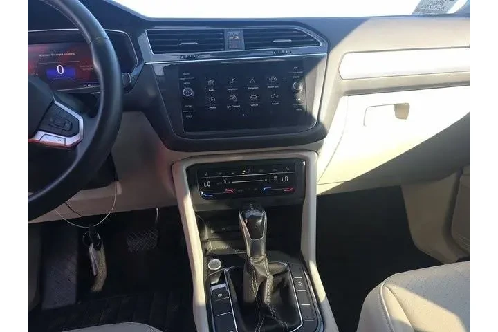 $23000 : Volkswagen Tiguan 2024 SE 4d image 10