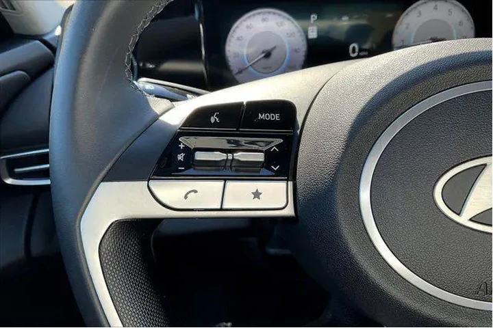 $22570 : Hyundai ELANTRA 2025 SEL Con image 10