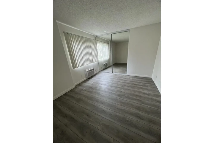 $1100 : Apto 1Bd/1Ba en Los Angeles image 5
