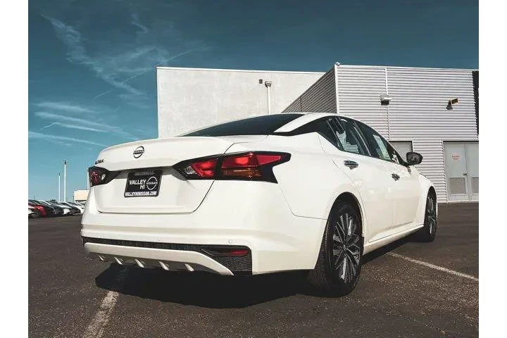 $20997 : Nissan Altima 2025 2.5 SV 4d image 6