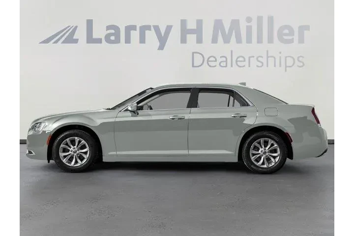 Chrysler 300 2016 Limited 4d image 3