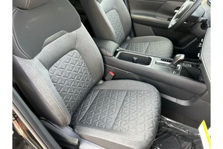 $27445 : Nissan Kicks 2026 SV 4dr Cro image 10