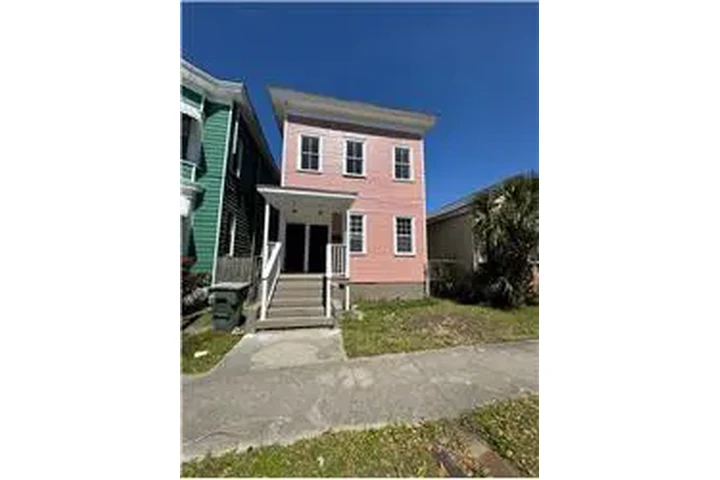 $1700 : Rental property with 3 bedro image 1