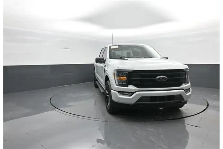 $38502 : Ford F-150 2023 4x4 XLT 4dr image 2