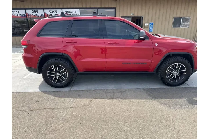 $17999 : 2017 Grand Cherokee Trailhawk image 7