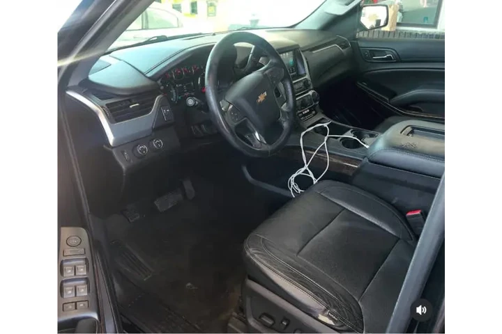 $16500 : 2017 Suburban LS image 3