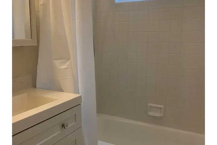 $2085 : Suitable home image 3