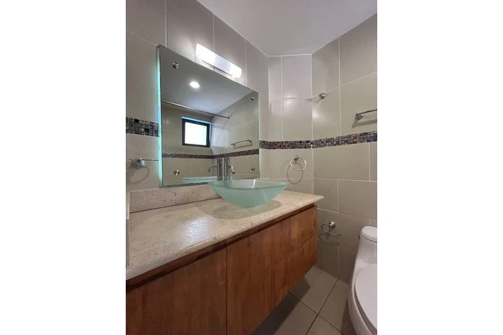 $2900 : Casa en Venta o Renta Zona 13 image 8