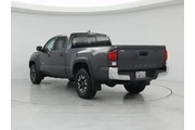 $32998 : Toyota Tacoma 2018 4x4 SR5 V thumbnail