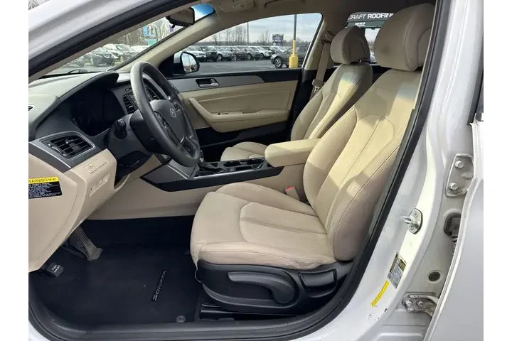 $9431 : Pre-Owned 2016 Sonata Hybrid image 3