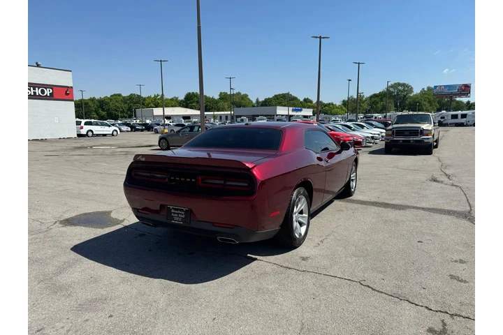 $17980 : 2019 Challenger SXT RWD image 2