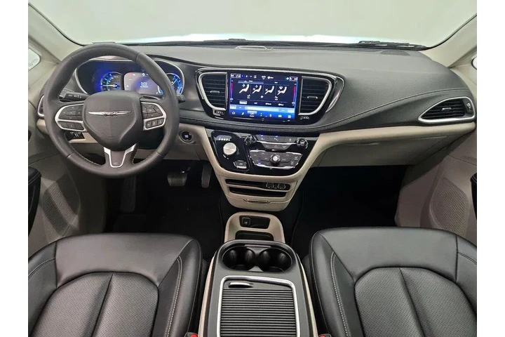 $26998 : Chrysler Pacifica Plug-In Hy image 9