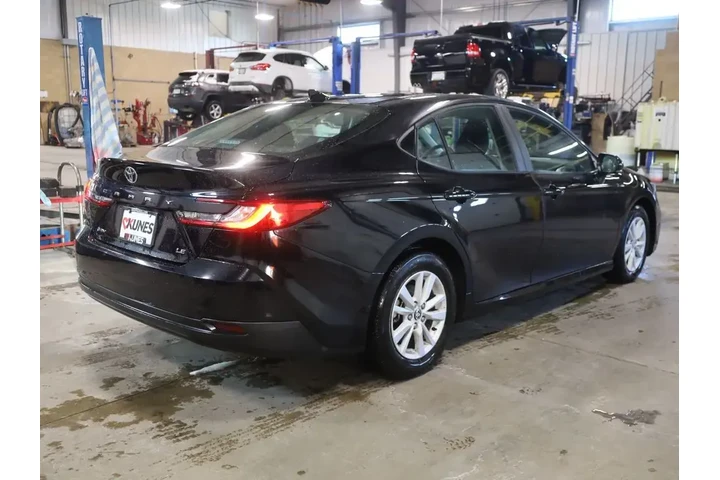 $24277 : Toyota Camry 2025 SE 4dr Sed image 8
