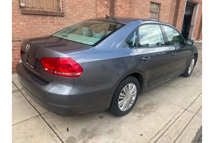 $11000 : 2014 Passat 2.5L Wolfsburg Ed image 8