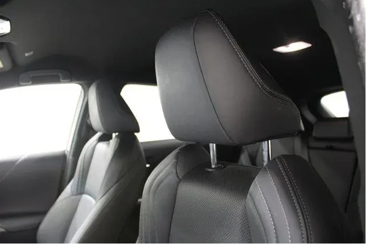 $39920 : Toyota Venza 2024 AWD LE 4dr image 5