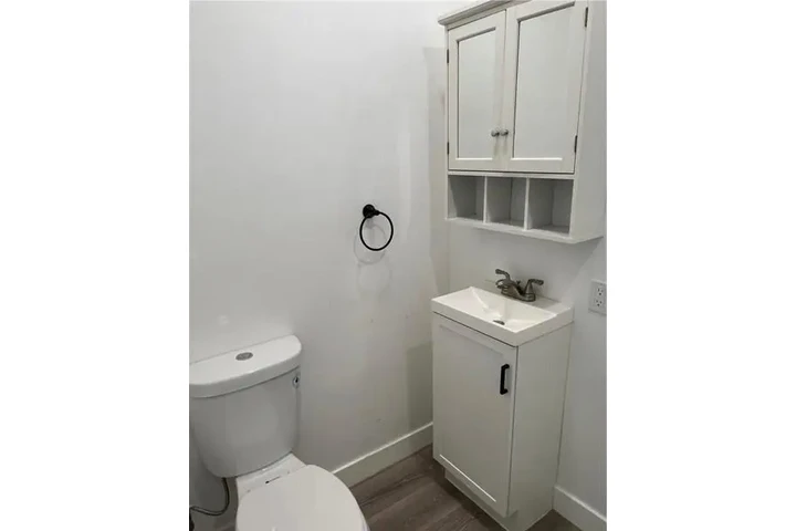 $1100 : estudio recién reformado image 5