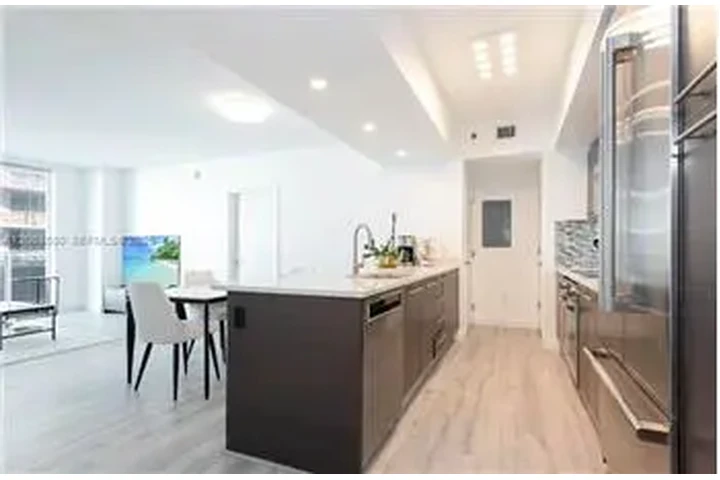 $4000 : Rental property with 2 bedro image 3